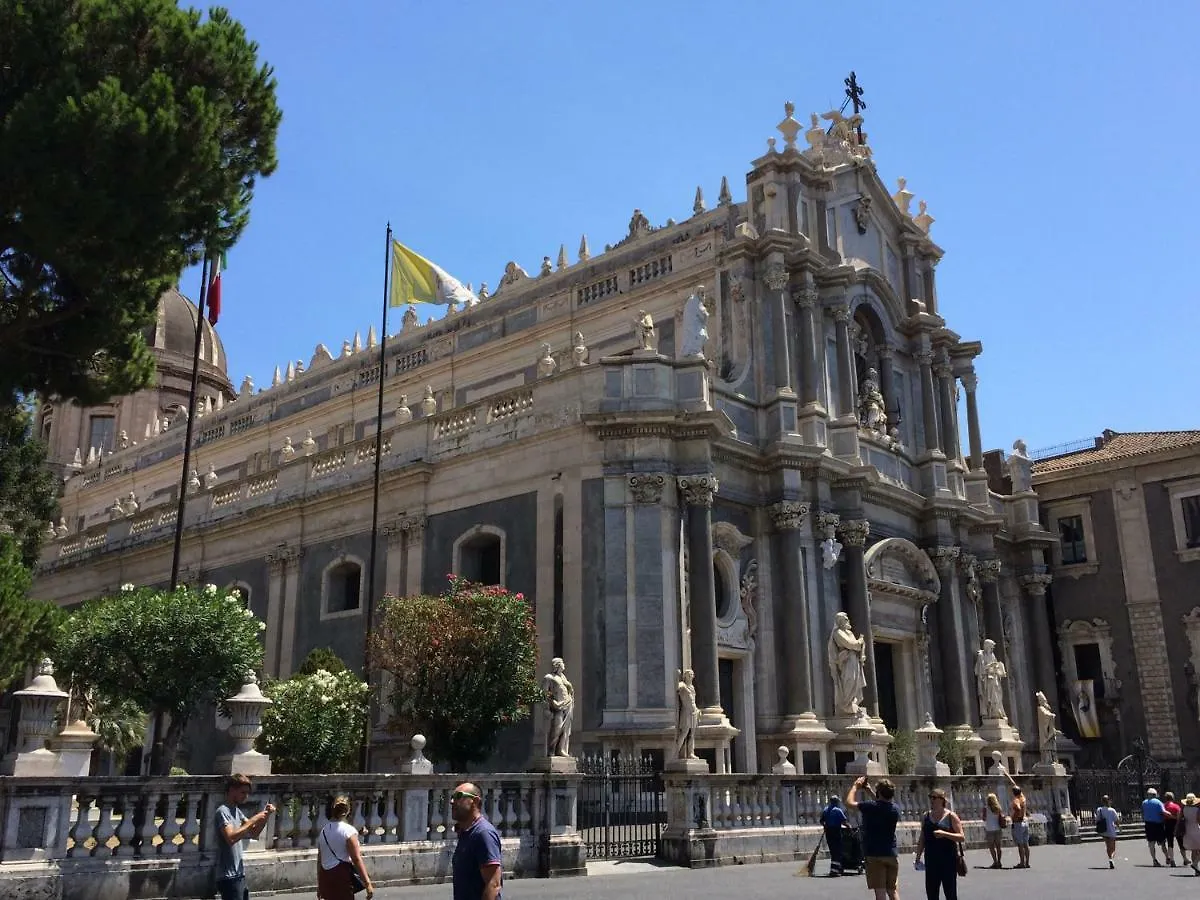 Bed & Breakfast Apartment For 2 In Catania, B&B Le Voci Del Mercato
