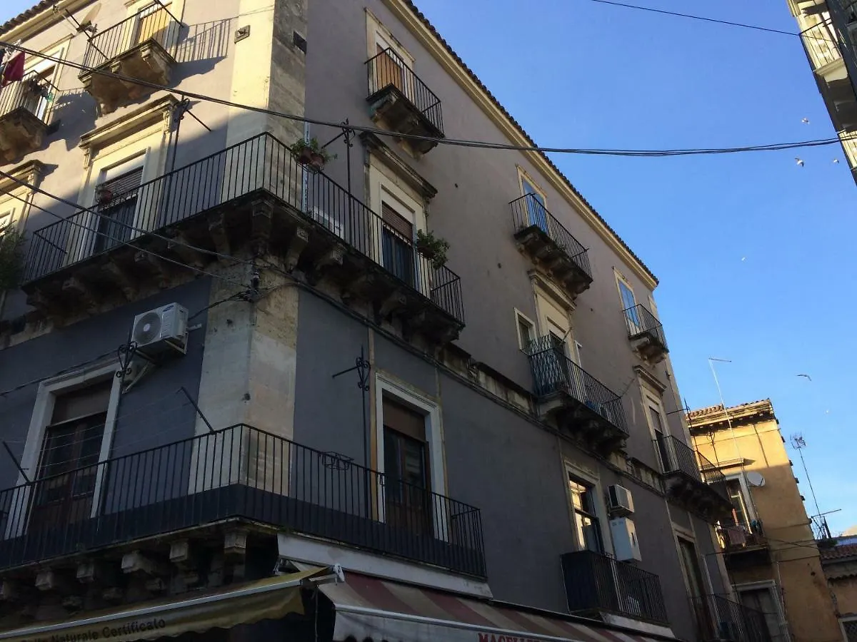 Apartment For 2 In Catania, B&B Le Voci Del Mercato 0*, Catania